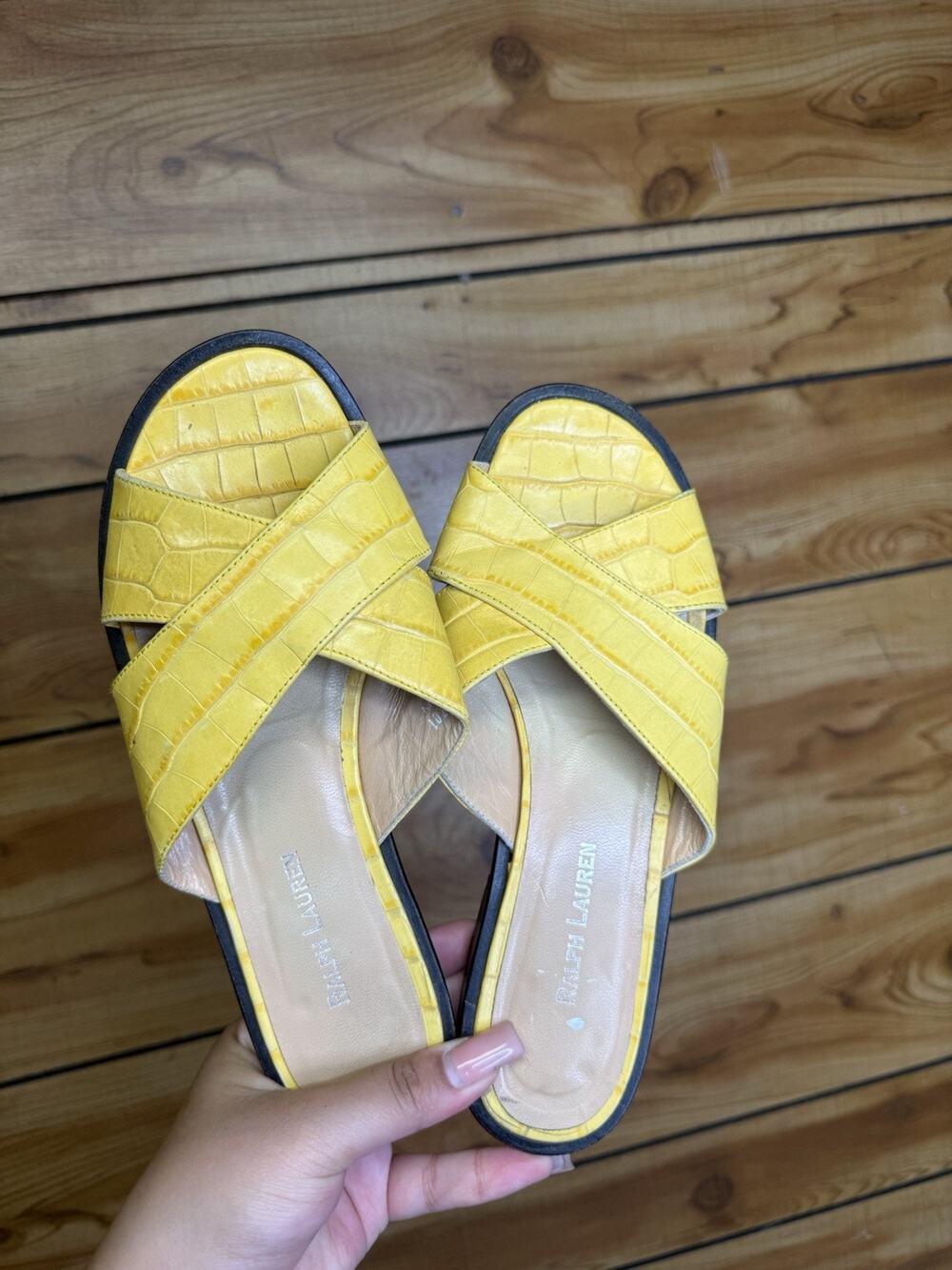 Ralph Lauren Yellow Crocodile Embossed Leather Flat Sandals Size 7.5 Women's